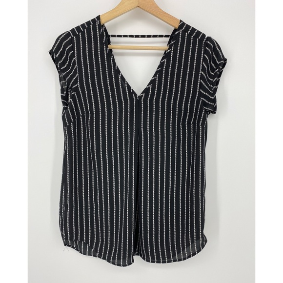 Halogen Black & White Double V Neck Tank Top - Picture 2 of 6